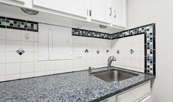118 MONROE St #211, Rockville, MD 20850