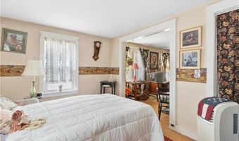 32 Union St, East Greenwich, RI 02818