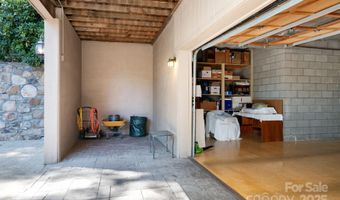 9 Sandon Cir, Asheville, NC 28804