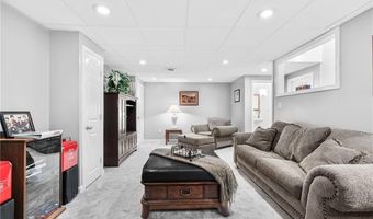 84 Country Hill Ln, North Kingstown, RI 02852