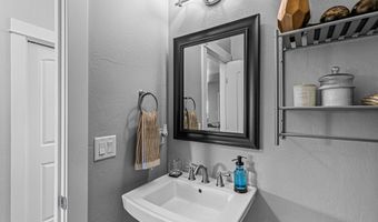 969 Camelot Dr, Ashland, OR 97520
