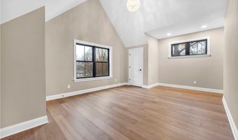 690 Club Dr W, Aurora, OH 44202