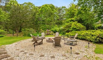 8 Stackpole Cir, Bourne, MA 02532