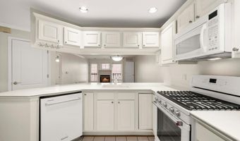 6940 FAIRFAX Dr 200, Arlington, VA 22213