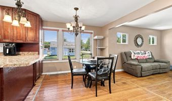 729 Smith St, Algonac, MI 48001