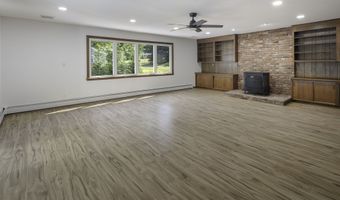 31 Roslyn Dr, Cheshire, CT 06410