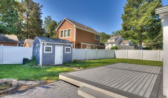 33 Spruce Ln, Bristol, RI 02809