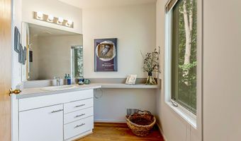 555 Glendale Cir, Ann Arbor, MI 48103