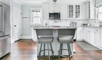 16 Carroll Ave, Newport, RI 02840