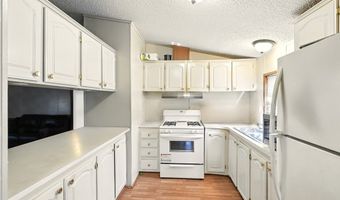 24 Silver Pond Dr, Apple Creek, OH 44606