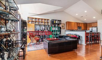 222 W Oakbrook Dr, Ann Arbor, MI 48103
