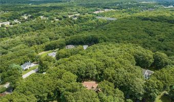 10 Oak Hill Dr, Lincoln, RI 02865