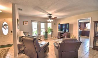 902 CRESTVIEW Dr, Auburndale, FL 33823