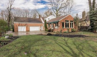 299 Corning Dr, Bratenahl, OH 44108