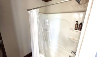 334 17th St, Ackley, IA 50601