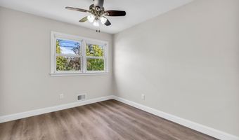 76 Maple St, Beachwood, NJ 08722