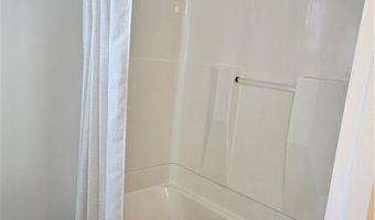 41 Perry Ave, Middletown, RI 02842