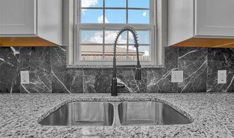 2404 N Robin St, Altus, OK 73521