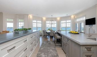 135 Cliff Dr, Narragansett, RI 02882