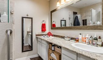 1928 W Idaho St, Chickasha, OK 73018