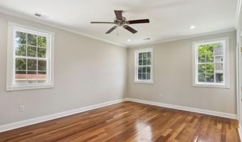 6442 HOLYOKE Dr, Annandale, VA 22003