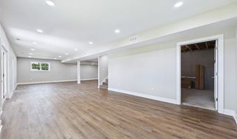126 Woodland Hills Ct, Alton, IL 62002