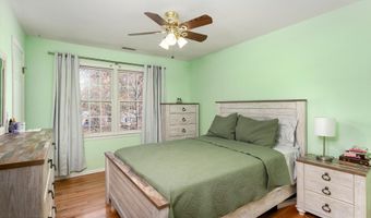 4 Twain Dr, Allentown, NJ 08501