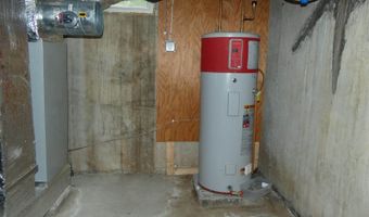 5 Mayflower Rd, Augusta, ME 04330