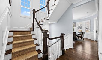 9 Beacon Hill Rd, Atlantic Highlands, NJ 07716