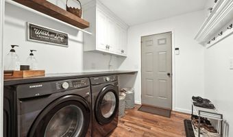 102 Chaudoin Dr, Angola, IN 46703