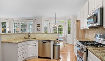 4 Cambridge Dr 4, Danbury, CT 06811