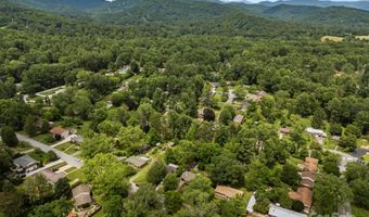 20 Summit Dr, Arden, NC 28704
