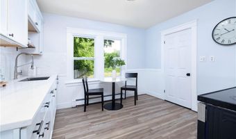 12 BROAD St, Coventry, RI 02816