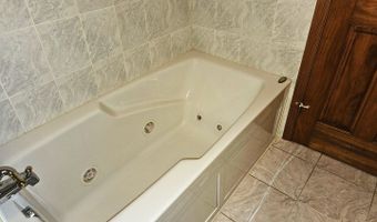 9616 Zimmer Dr, Algonquin, IL 60102