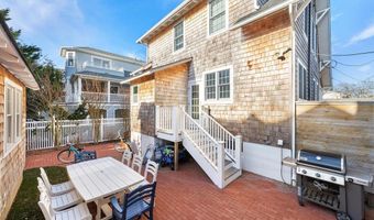 112 8TH St E, Beach Haven, NJ 08008