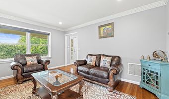 489 Hoyt St, Darien, CT 06820