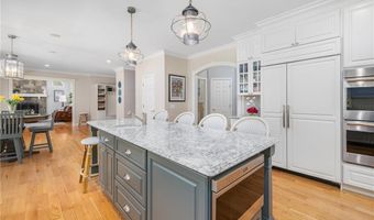 4 Brookfield Ct, East Greenwich, RI 02818