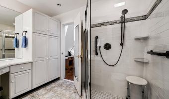 706 PRINCE St 4, Alexandria, VA 22314