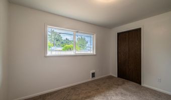 950 NE 1ST St, Bandon, OR 97411