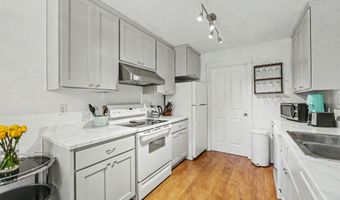 2214 McCall Dr, Ashland, OR 97520