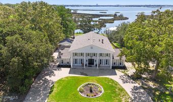 2421 S Shore Dr, Biloxi, MS 39532