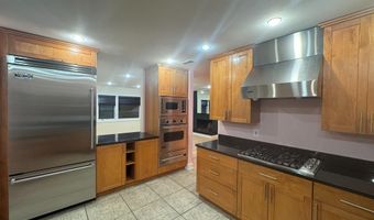7913 CHARLESTON Ct, Bethesda, MD 20817