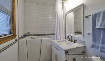 20 W371 Diversey Ave, Addison, IL 60101