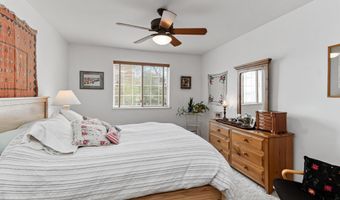 26 Lake Forest Dr, Burlington, VT 05401