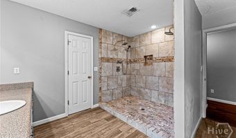 762 Old McLeod Bridge Rd, Adrian, GA 31002