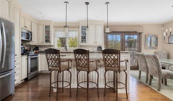 11 Renfrew Ave, Middletown, RI 02842