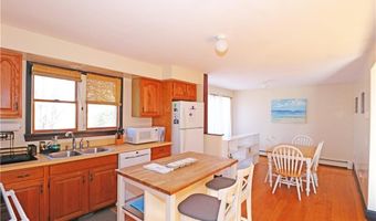 12 Draper Ave, Middletown, RI 02842