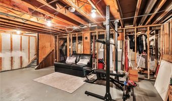 77 Sundridge Dr, Amherst, NY 14228
