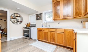 815 Grove St, Adel, IA 50003