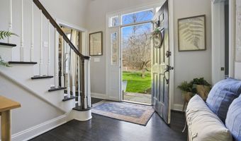16 N Beech Tree Rd, Brookfield, CT 06804